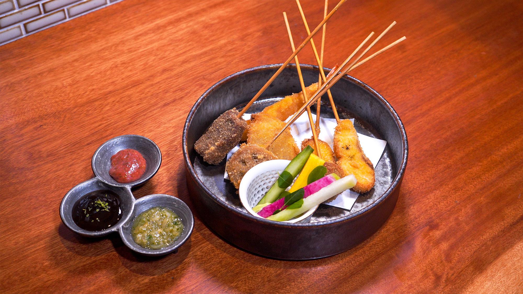 加工済_串カツとスティック野菜.jpg