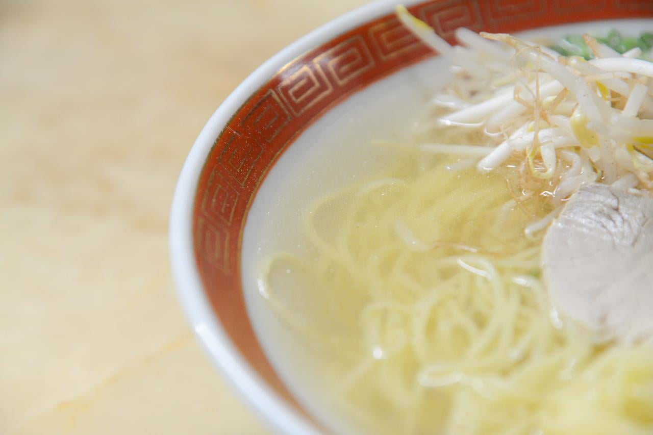 新生軒のラーメンスープのアップ写真.jpg