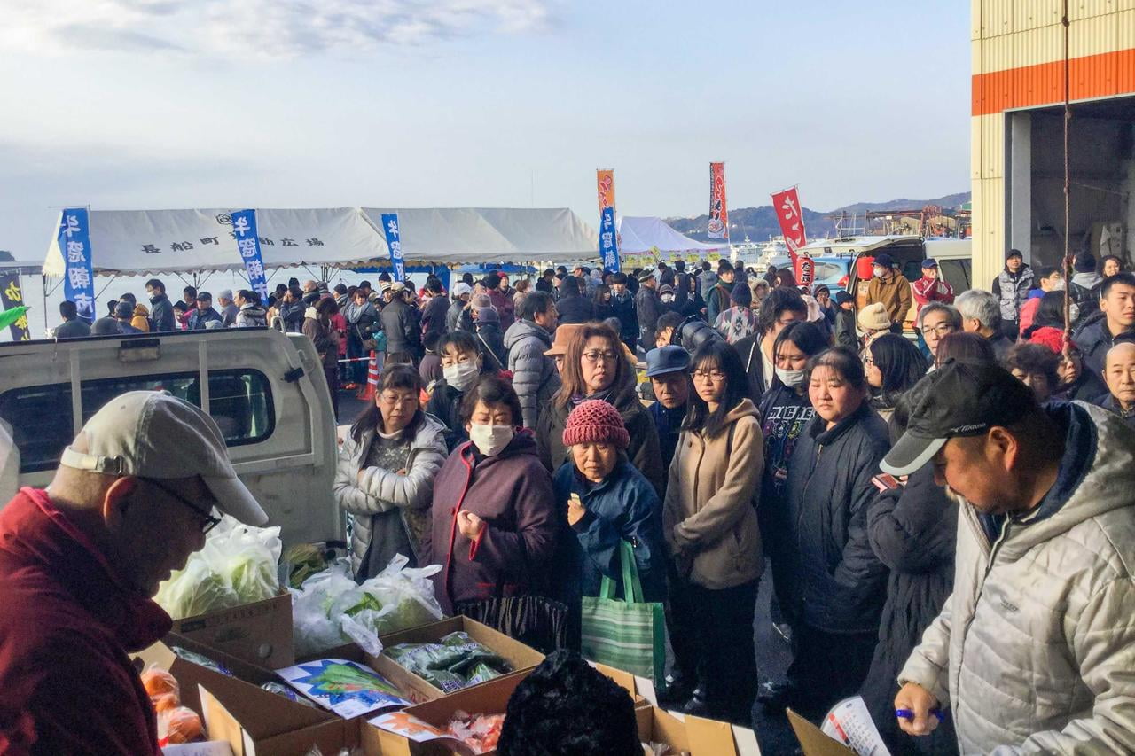 牛窓朝市ミニ牡蠣祭り会場の様子の写真.jpg