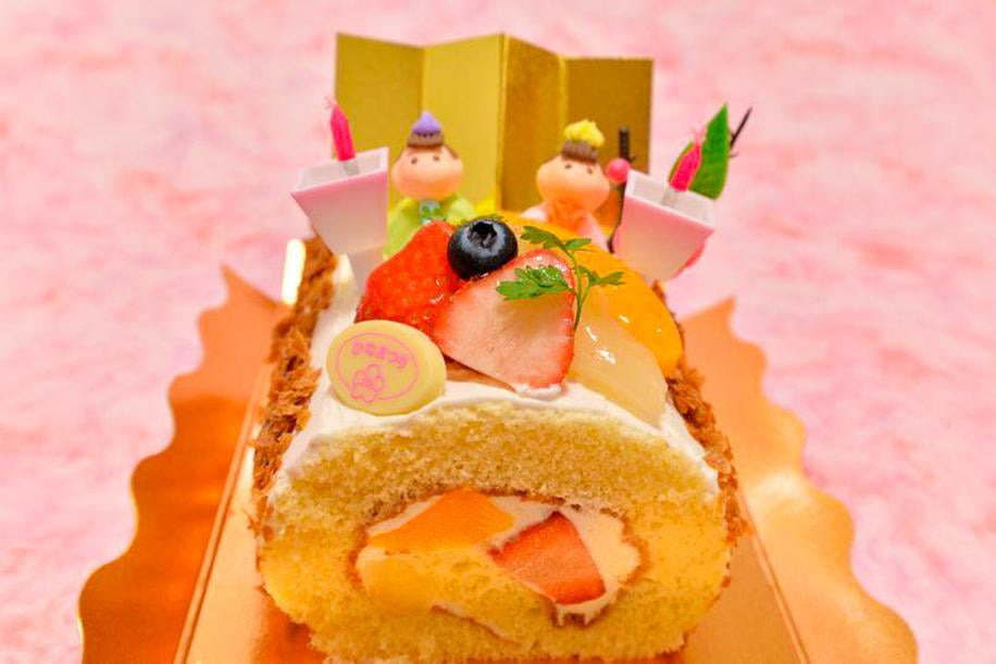 パティスリー ル・クールぼひな祭りケーキフルーツロールの写真.jpg